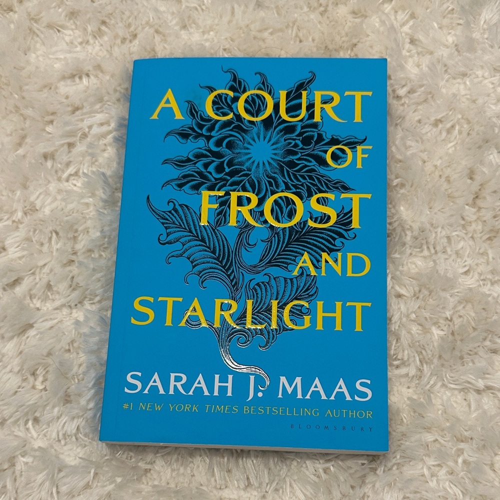 A Court of Frost and Starlight by Sarah J. Maas - Paperback